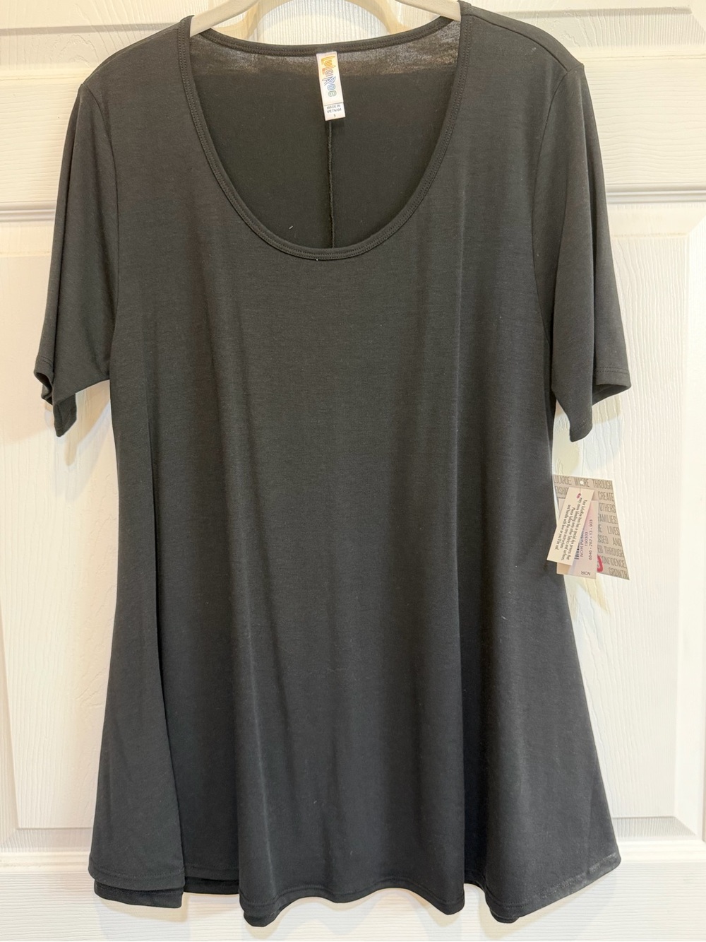 NWT LuLaRoe Solid Black/Noir Perfect T Swing Tee Tunic - Size Small